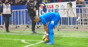 联赛赛程密集 引发体能担忧（赛程紧凑引发体能隐忧）