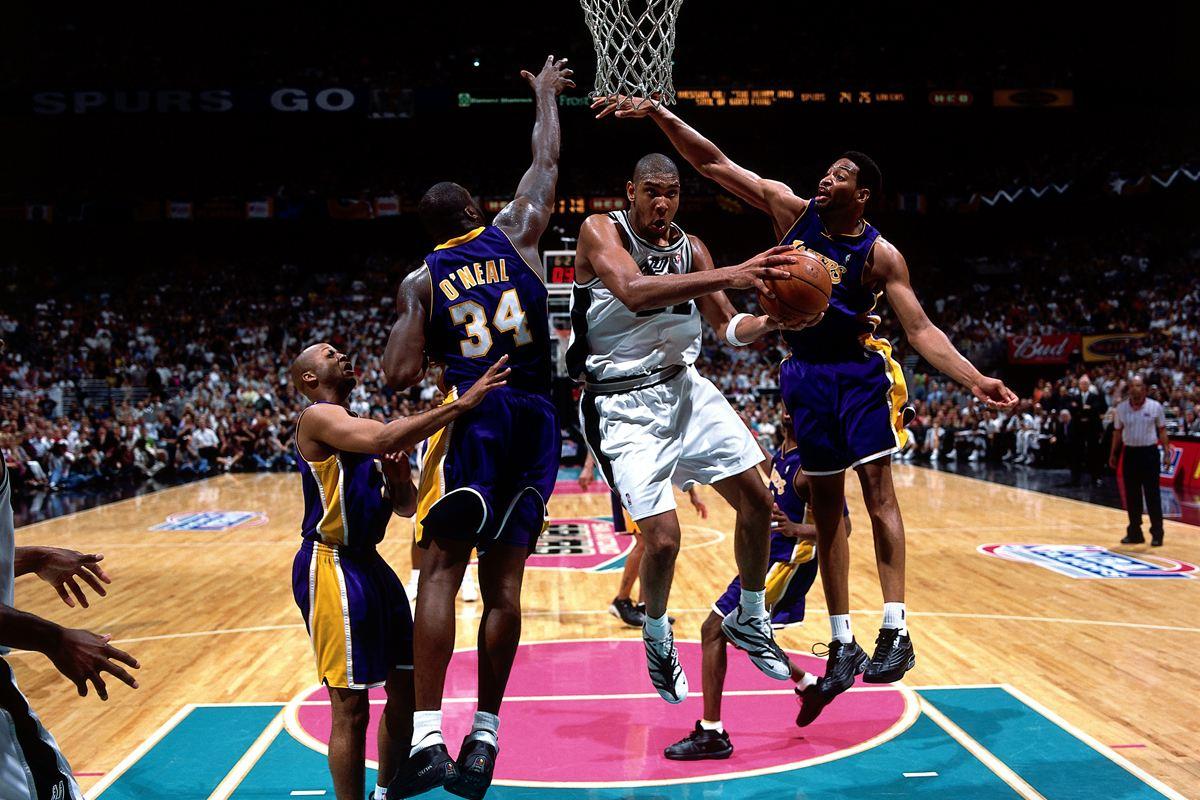 一位重病球迷被邀请看阿贾克斯的比赛，但因病情恶化未能实现（阿贾克斯邀重病球迷观赛，因病情加重遗憾未成行）