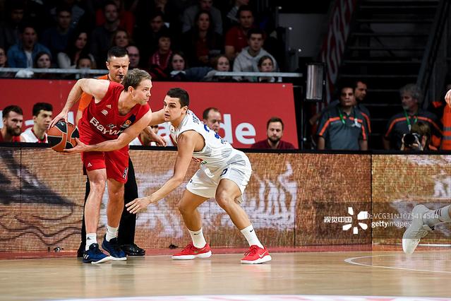 经济观察报：有关方面对国足洋帅年薪心理标准只有150万美元（经济观察报称：相关方面对国足外籍主帅年薪的心理价位仅为150万美元）