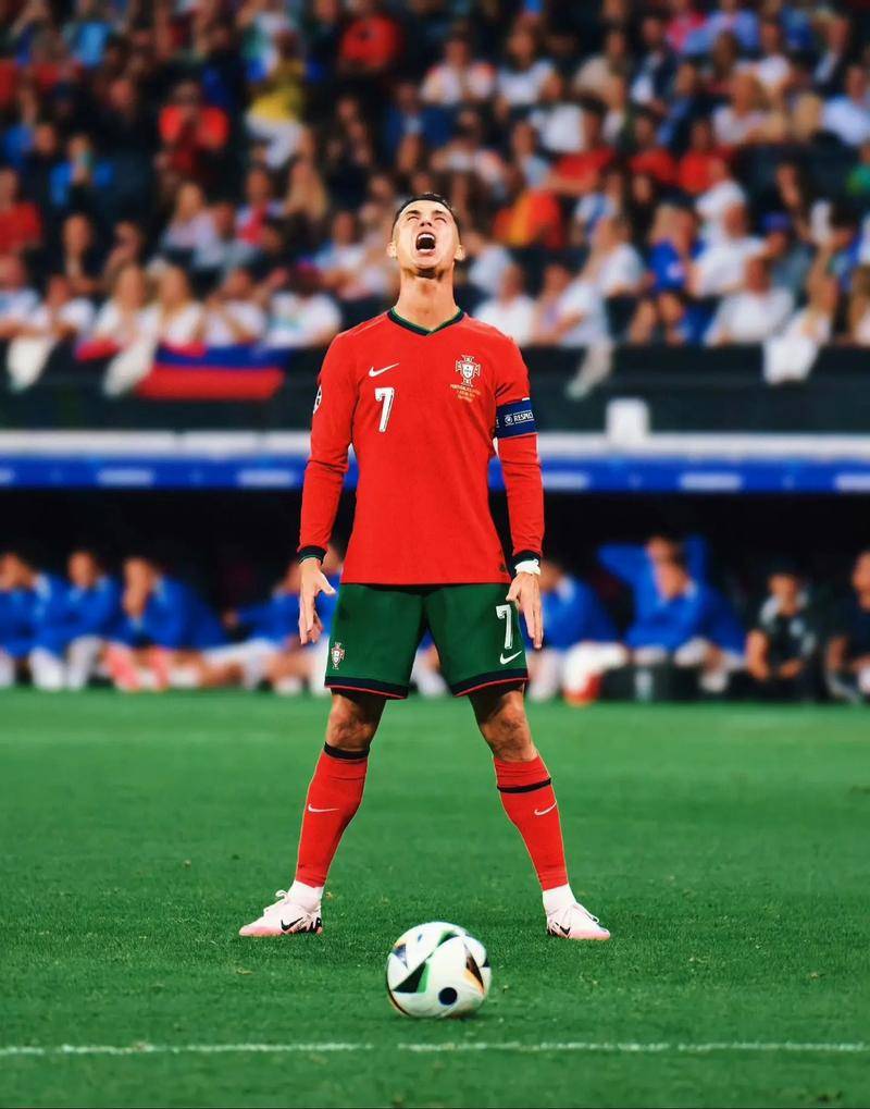 前球探抨击托特纳姆热刺缺乏忠诚度，称他们签下拉什福德纯属“四处奔波”。（前球探炮轰热刺缺乏忠诚：签下拉什福德不过是“乱枪打鸟”）