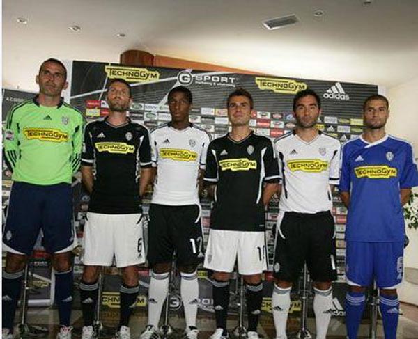 英媒：赖斯、萨利巴、特罗萨德均缺席合练，能否参加欧冠成疑（英媒称赖斯、萨利巴、特罗萨德缺席合练，欧冠出场前景不明）