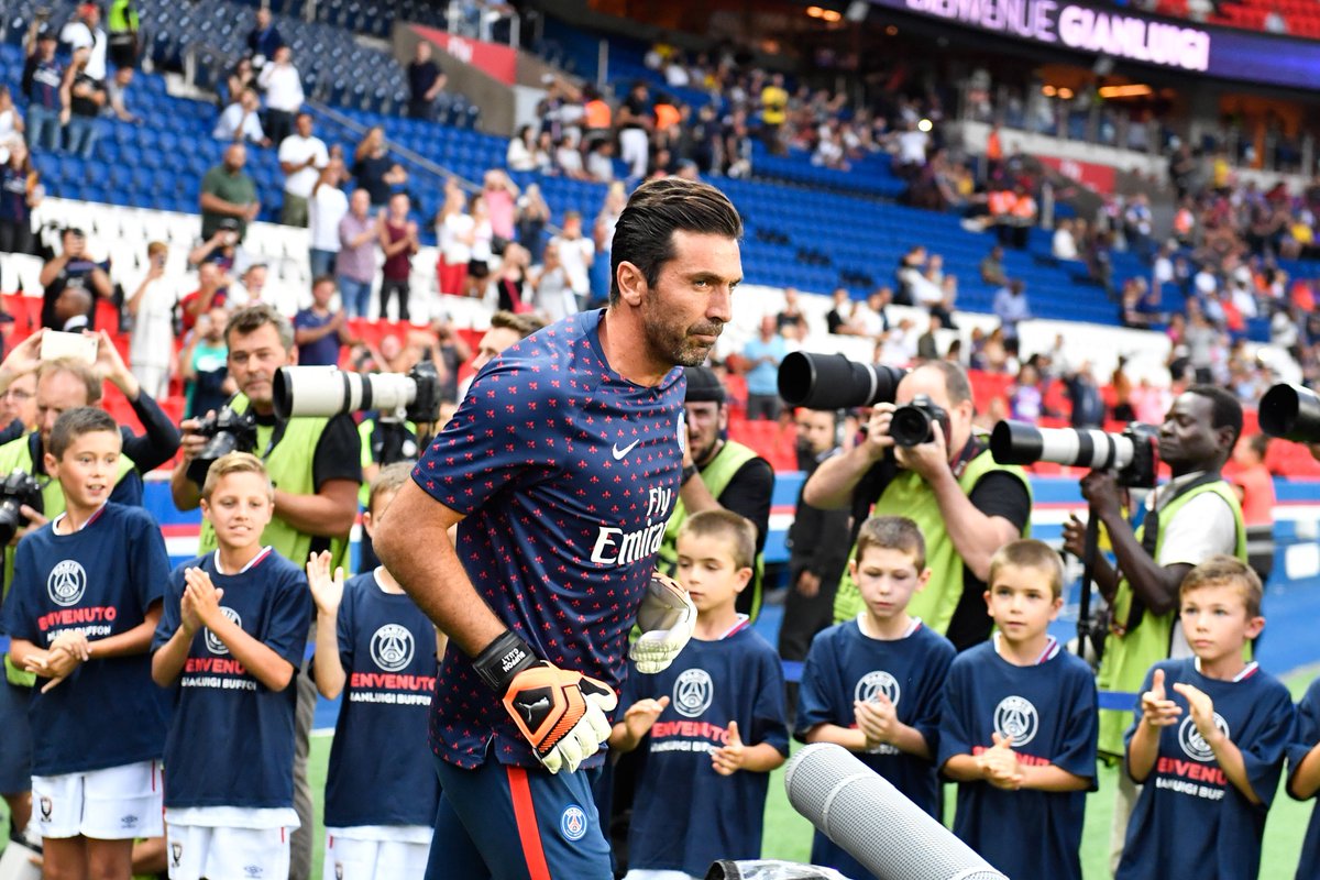 温家宝：球迷的呐喊让我们充满动力，场下我也会跟着他们唱歌（温家宝：球迷的呐喊激励着我们，场下我也会与他们一起唱歌）