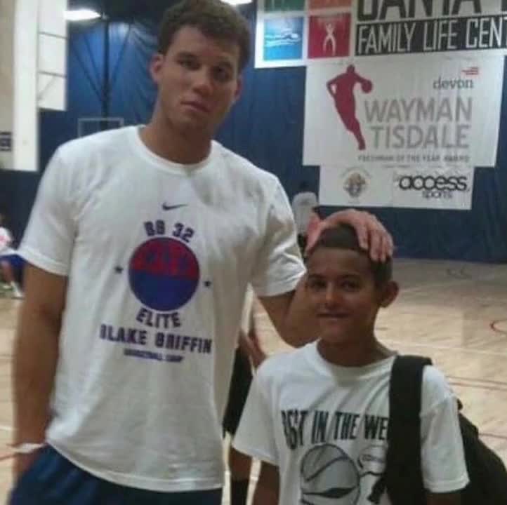 弗兰克：哈维·西蒙斯已处于最佳状态，热刺正逐渐步入正轨（弗兰克称哈维·西蒙斯已达巅峰状态，热刺正渐入佳境）