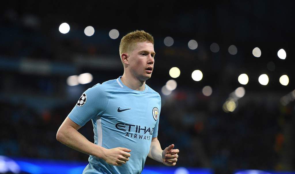 记者：多家豪门有意荷甲19岁中场斯密特，后者被标价2200万镑（记者称，多家豪门追逐荷甲19岁中场斯密特，标价2200万英镑）