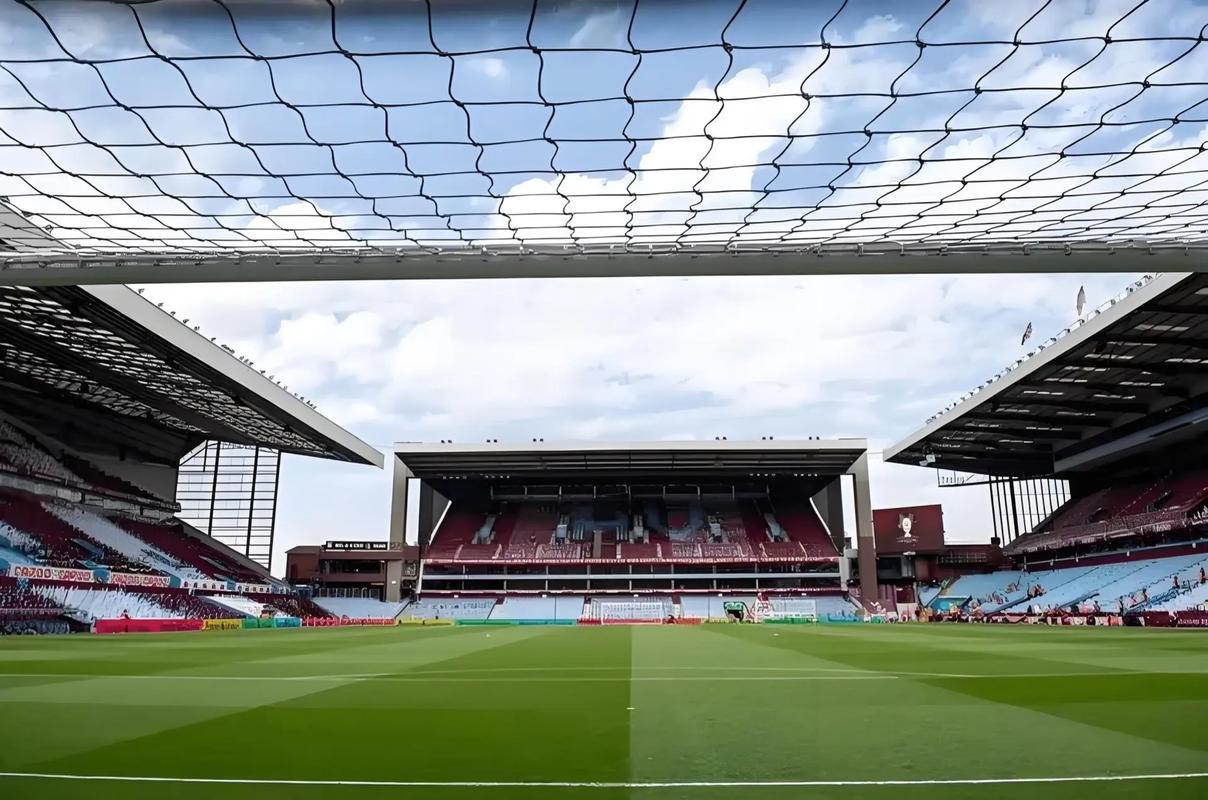 TA：阿森纳未积极推动冬窗出售球员；预计明夏将买断因卡皮耶（TA：阿森纳冬窗不急售球员，预计明夏完成因卡皮耶买断）